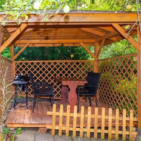 Dom W Ogrodzie Daire *